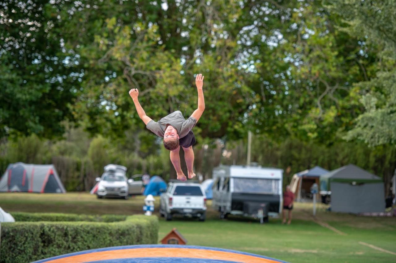 Cambridge Top 10 Holiday Park Esterno foto